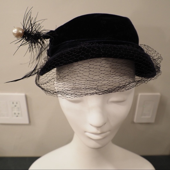 Vintage navy velvet hat fishnet feather faux pearl - Picture 4 of 13